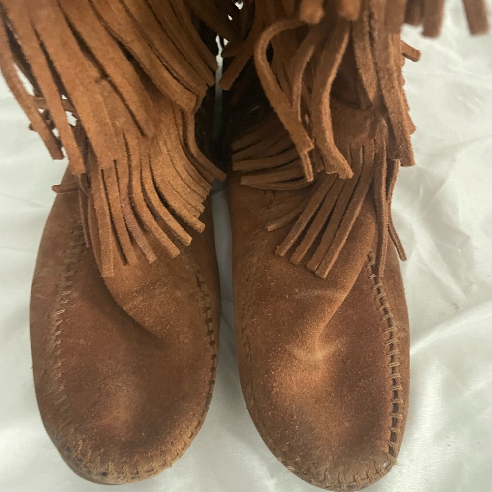 Minnetonka Brown 5 Layer Fringe Boot. Size 6 - image 5